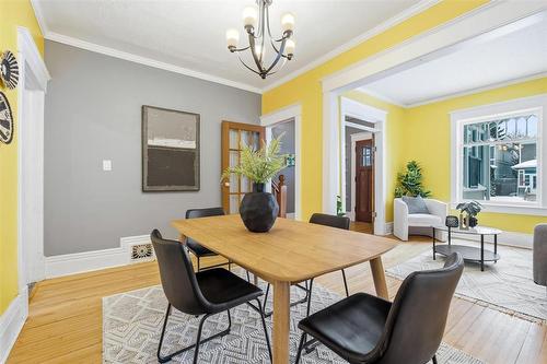 500 Newman Street, Winnipeg, MB - Indoor Photo Showing Dining Room