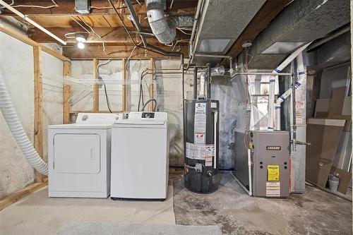 500 Newman Street, Winnipeg, MB - Indoor Photo Showing Laundry Room