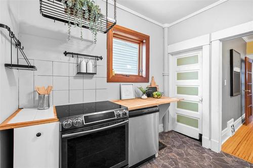500 Newman Street, Winnipeg, MB - Indoor Photo Showing Kitchen