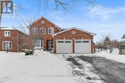 1150 CREEKSIDE DRIVE  Oakville, ON L6H 4Z4
