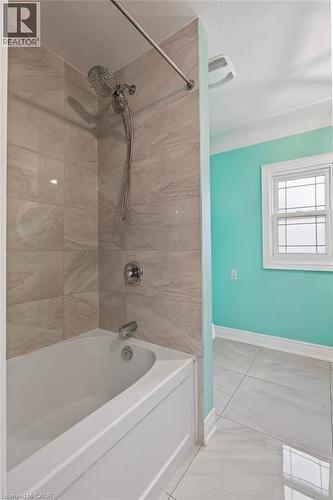 258 Sanatorium Road, Hamilton, ON - Indoor Photo Showing Bathroom