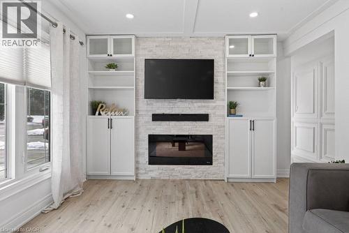 258 Sanatorium Road, Hamilton, ON - Indoor Photo Showing Living Room With Fireplace