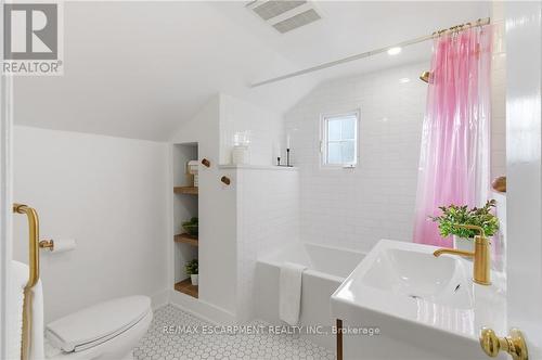 Renovated bathroom w/ heated floors - 73 Arkell Street, Hamilton, ON - Indoor Photo Showing Bathroom
