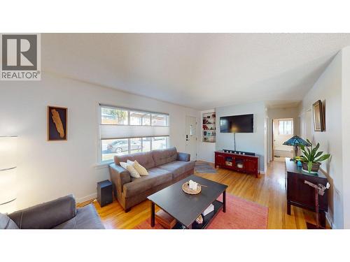 3130 Iris Crescent, Trail, BC - Indoor Photo Showing Living Room