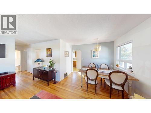 3130 Iris Crescent, Trail, BC - Indoor Photo Showing Living Room