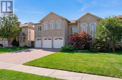 19 RISEBROUGH AVENUE  Toronto, ON M2M 2E2