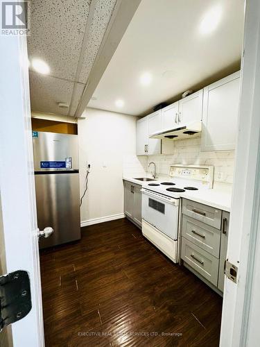 Bsmnt - 246 Doubtfire Crescent, Markham, ON - Indoor Photo Showing Kitchen