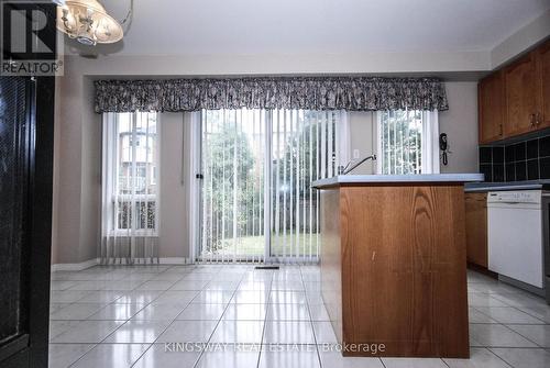 5468 Palmerston Crescent, Mississauga, ON - Indoor Photo Showing Kitchen