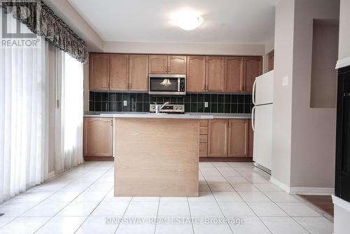 5468 Palmerston Crescent, Mississauga, ON - Indoor Photo Showing Kitchen