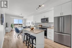 812 - 335 WHEAT BOOM DRIVE  Oakville, ON L6H 7X5