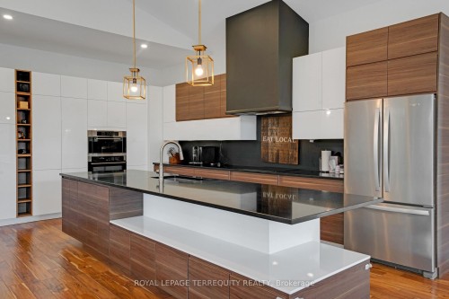 716 North Shore Boulevard E, Burlington, ON - Indoor Photo Showing Kitchen With Upgraded Kitchen