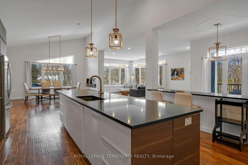 716 North Shore Boulevard E, Burlington, ON - Indoor Photo Showing Kitchen With Upgraded Kitchen