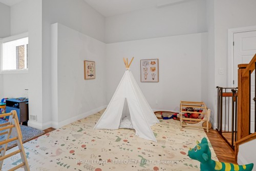 716 North Shore Boulevard E, Burlington, ON - Indoor Photo Showing Bedroom