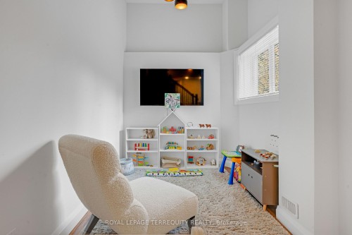716 North Shore Boulevard E, Burlington, ON - Indoor Photo Showing Other Room