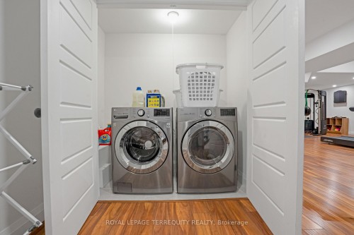 716 North Shore Boulevard E, Burlington, ON - Indoor Photo Showing Laundry Room