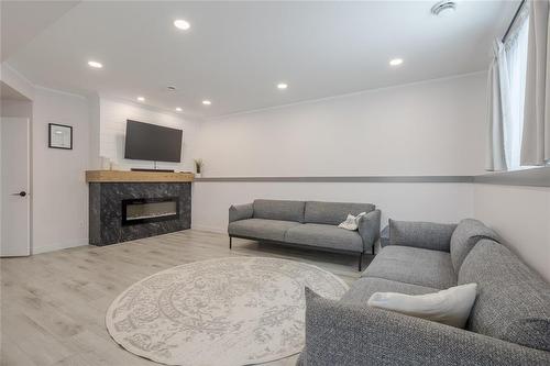 135 Parkside Crescent, Mitchell, MB - Indoor Photo Showing Living Room With Fireplace