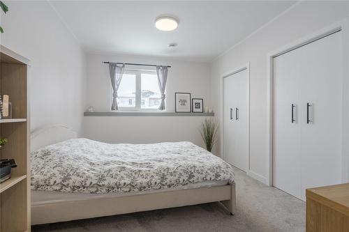 135 Parkside Crescent, Mitchell, MB - Indoor Photo Showing Bedroom