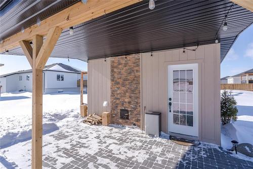 135 Parkside Crescent, Mitchell, MB - Outdoor With Exterior