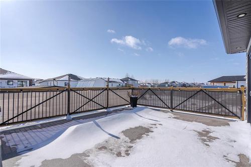 135 Parkside Crescent, Mitchell, MB - Outdoor