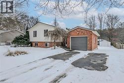 13 RIDGEWAY Avenue  Simcoe, ON N3Y 4J9
