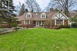 1244 WOODLAND Avenue  Mississauga, ON L5G 2X9