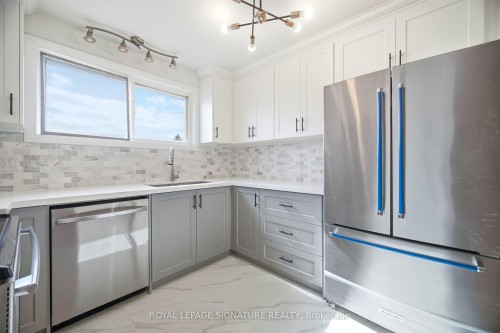 8 Claudette Gate, Hamilton, ON - Indoor Photo Showing Kitchen With Stainless Steel Kitchen With Upgraded Kitchen