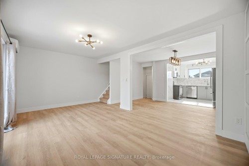 8 Claudette Gate, Hamilton, ON - Indoor Photo Showing Other Room