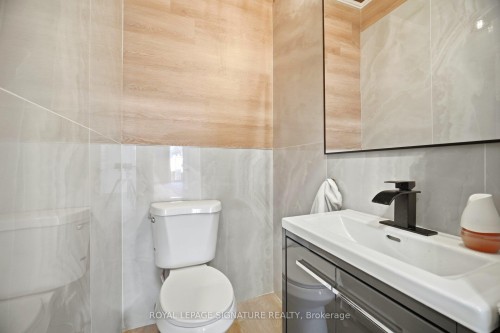 8 Claudette Gate, Hamilton, ON - Indoor Photo Showing Bathroom