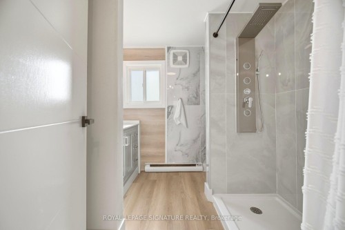 8 Claudette Gate, Hamilton, ON - Indoor Photo Showing Bathroom