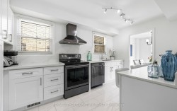 2094 Farrier Mews  Mississauga, ON L5L 2Y5