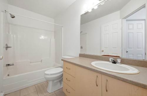 Bathroom - 321C Rue Champlain, Gatineau (Hull), QC - Indoor Photo Showing Bathroom