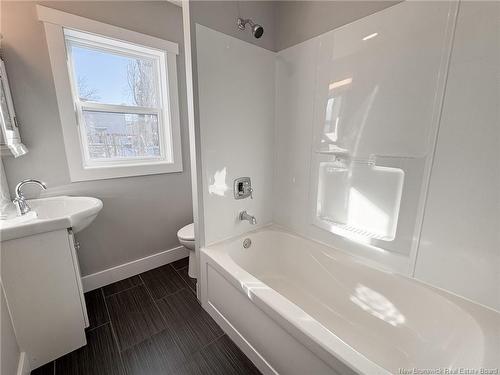 35 Coronation Dr, Moncton, NB 
