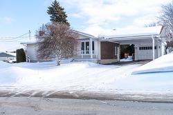 406 Rue Demers  Val-Des-Sources, QC J1T 3J6