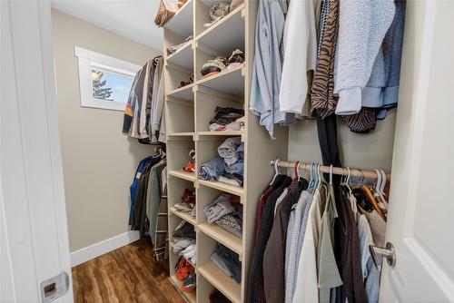 335 16Th Avenue, Cranbrook, BC - Indoor With Storage