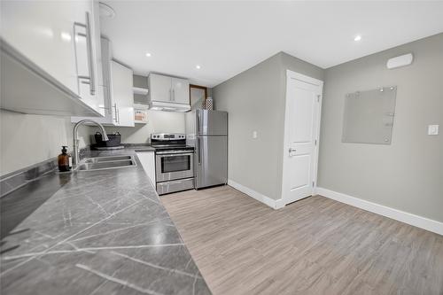 335 16Th Avenue, Cranbrook, BC - Indoor Photo Showing Kitchen With Double Sink