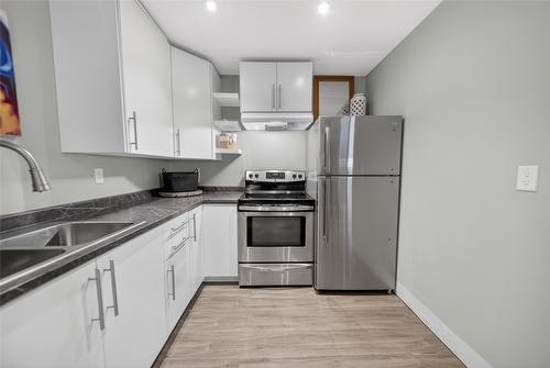335 16Th Avenue, Cranbrook, BC - Indoor Photo Showing Kitchen
