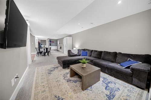 335 16Th Avenue, Cranbrook, BC - Indoor Photo Showing Living Room