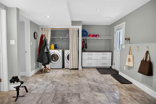 335 16Th Avenue, Cranbrook, BC - Indoor Photo Showing Laundry Room