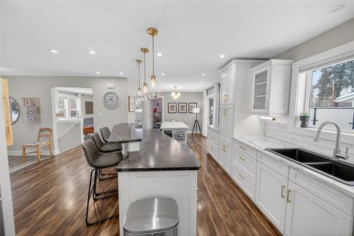 335 16Th Avenue, Cranbrook, BC - Indoor Photo Showing Kitchen With Double Sink With Upgraded Kitchen