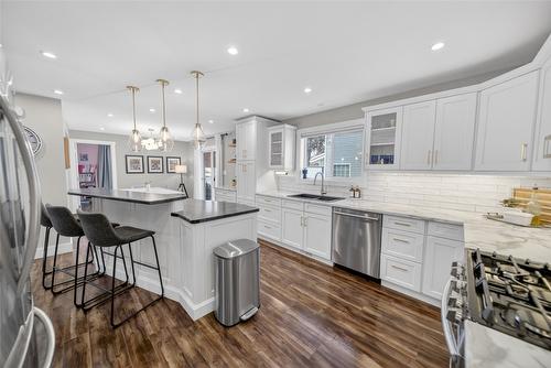 335 16Th Avenue, Cranbrook, BC - Indoor Photo Showing Kitchen With Upgraded Kitchen