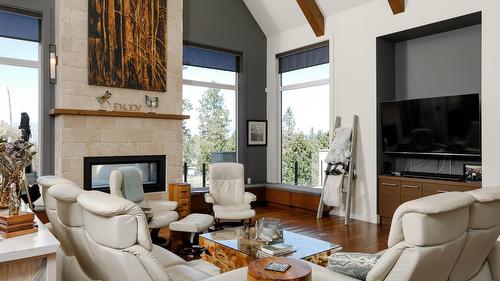 3990 Fairwinds Court, Kelowna, BC - Indoor Photo Showing Living Room With Fireplace