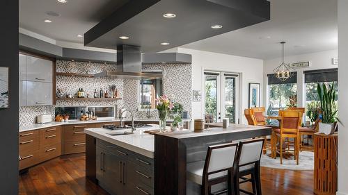 3990 Fairwinds Court, Kelowna, BC - Indoor Photo Showing Kitchen