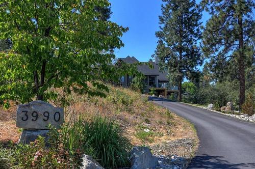 3990 Fairwinds Court, Kelowna, BC - Outdoor