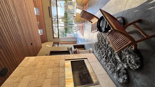 3990 Fairwinds Court, Kelowna, BC - Indoor