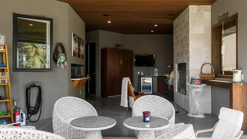 3990 Fairwinds Court, Kelowna, BC - Indoor Photo Showing Dining Room