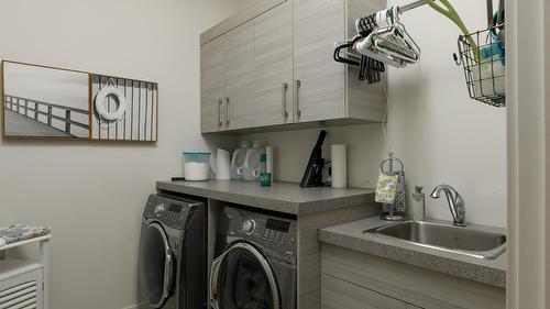 3990 Fairwinds Court, Kelowna, BC - Indoor Photo Showing Laundry Room