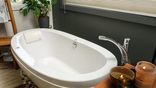 3990 Fairwinds Court, Kelowna, BC - Indoor Photo Showing Bathroom