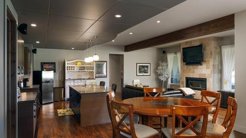 3990 Fairwinds Court, Kelowna, BC - Indoor Photo Showing Dining Room