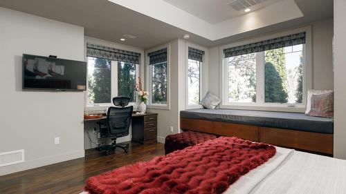 3990 Fairwinds Court, Kelowna, BC - Indoor Photo Showing Bedroom