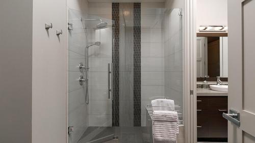 3990 Fairwinds Court, Kelowna, BC - Indoor Photo Showing Bathroom